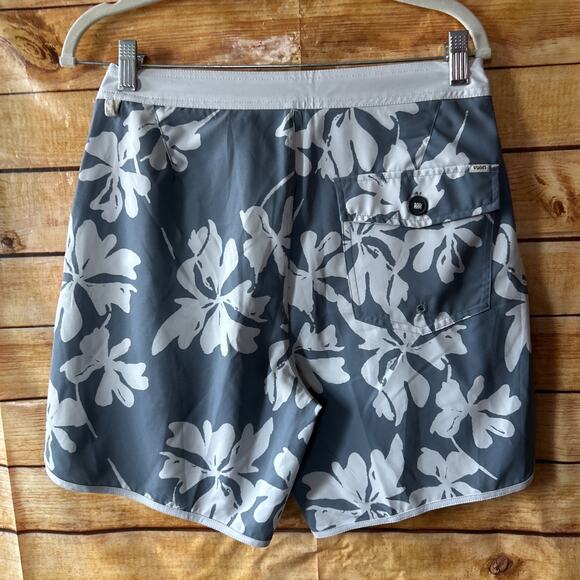 Vuori Cruise Board Shorts Mens 28 Dusty Blue Plumeria Drawstring V314 - Picture 5 of 8